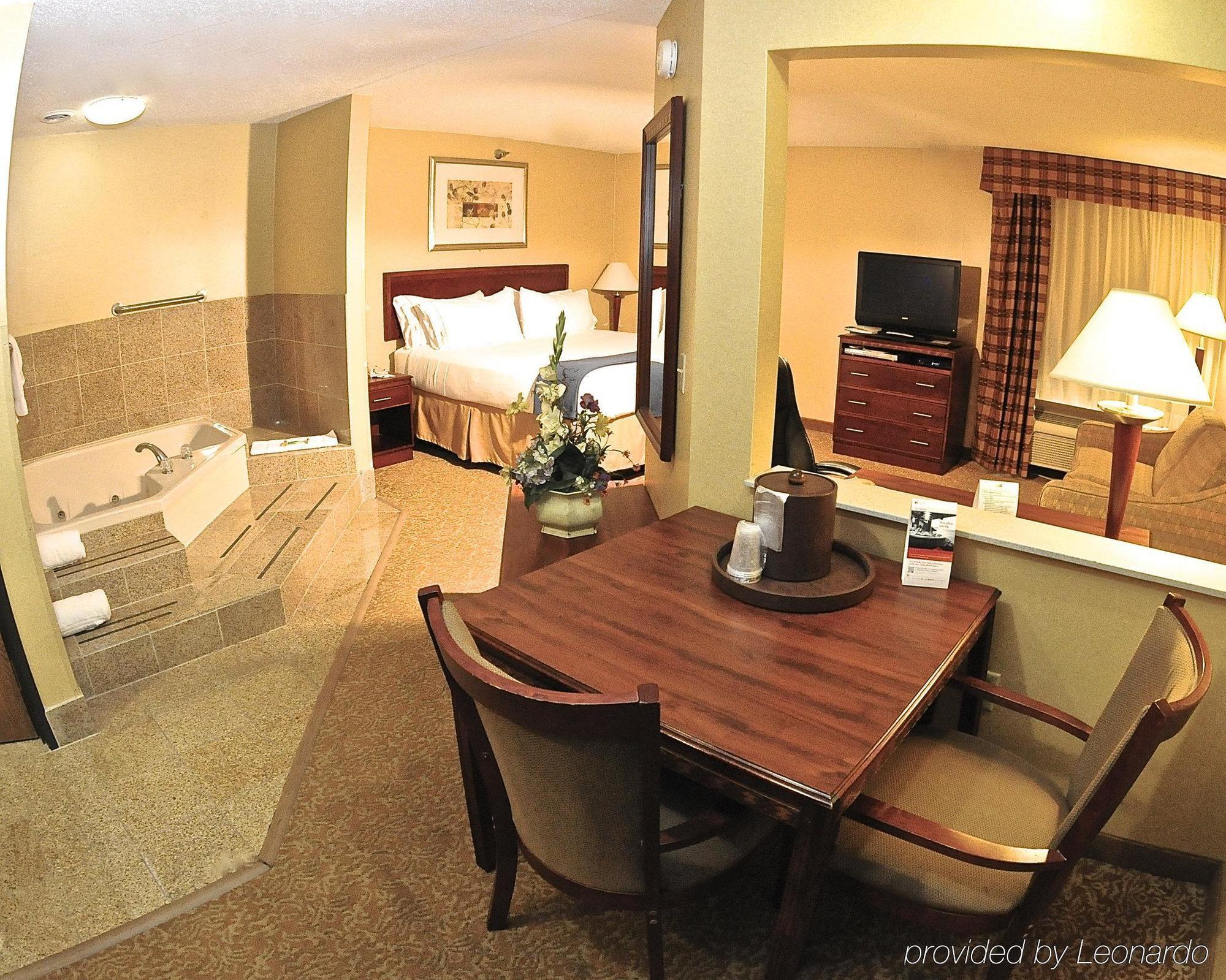 Holiday Inn Express Hotel & Suites Fenton/I-44 By Ihg Dış mekan fotoğraf